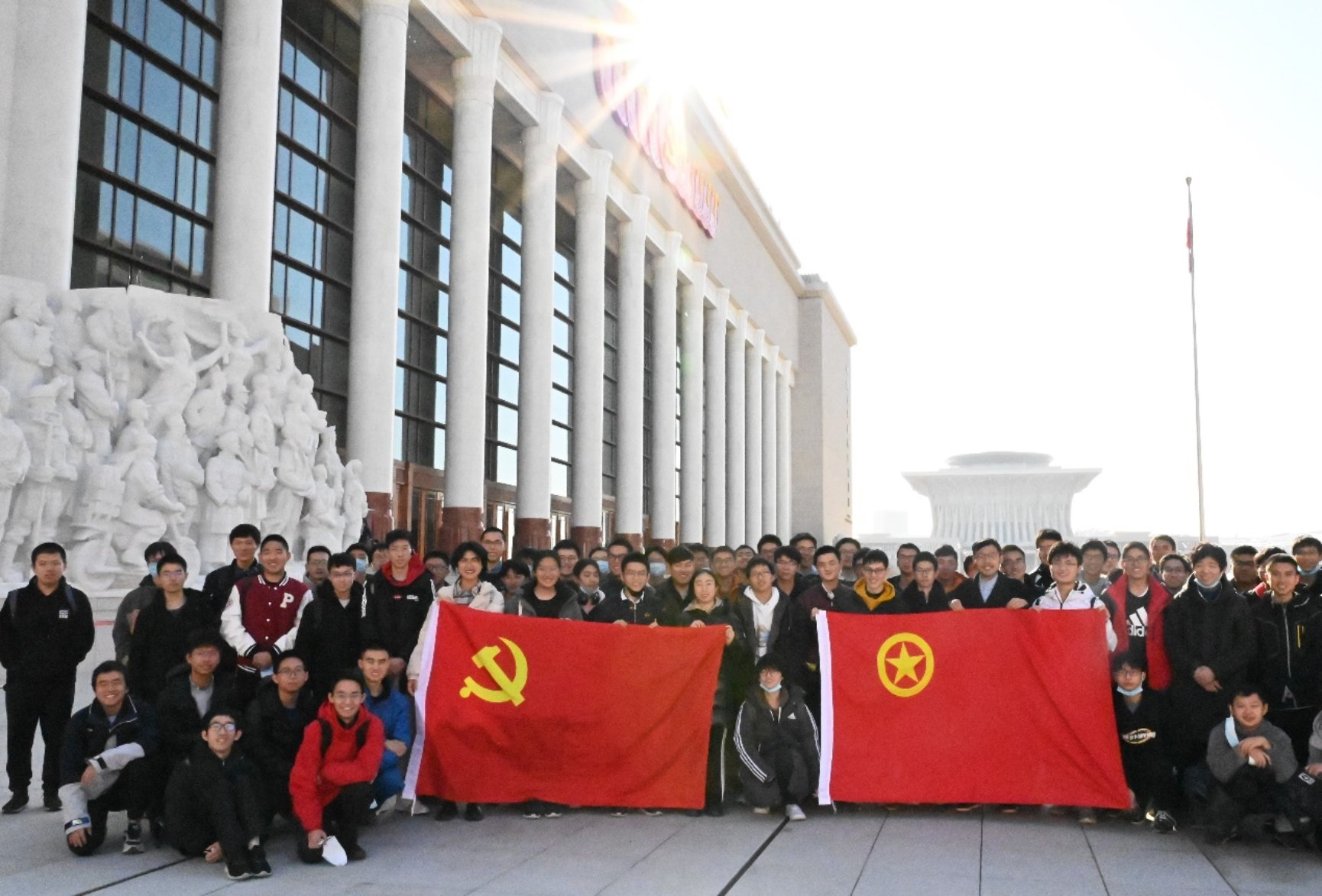 F:\Desktop\学工\学工周报\学工周报1209\郭姣裕+美高梅官网2019级、2021级本科生赴党史展览馆举办“永远跟党走”学生主题党团日活动.JPG